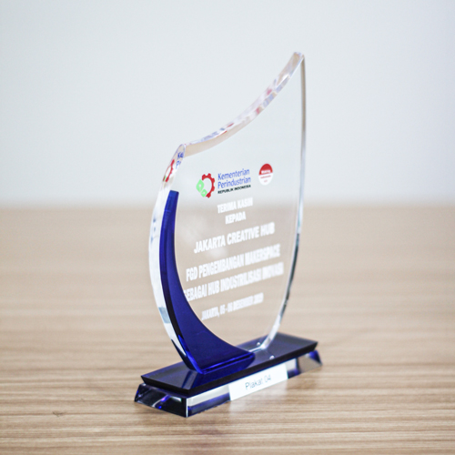 Kelebihan Plakat Akrilik Dibanding Plakat Biasa